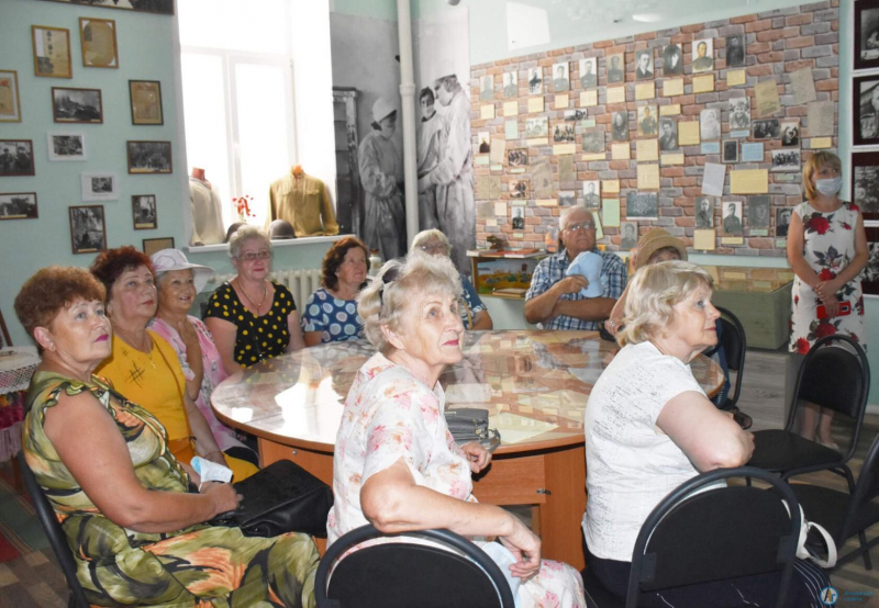 "Серебряные" волонтеры посетили музей Боевой славы