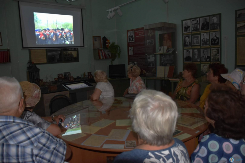 "Серебряные" волонтеры посетили музей Боевой славы