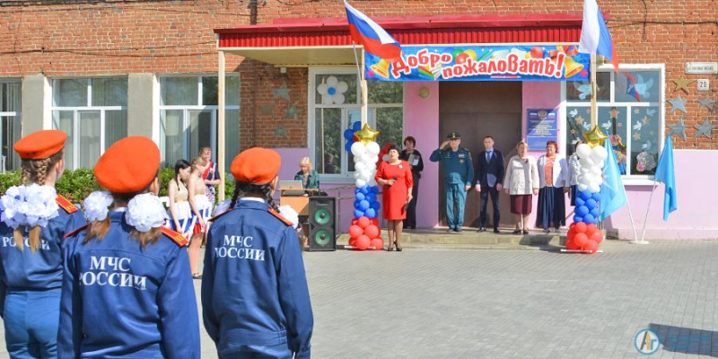 Школьникам показали военную технику изнутри