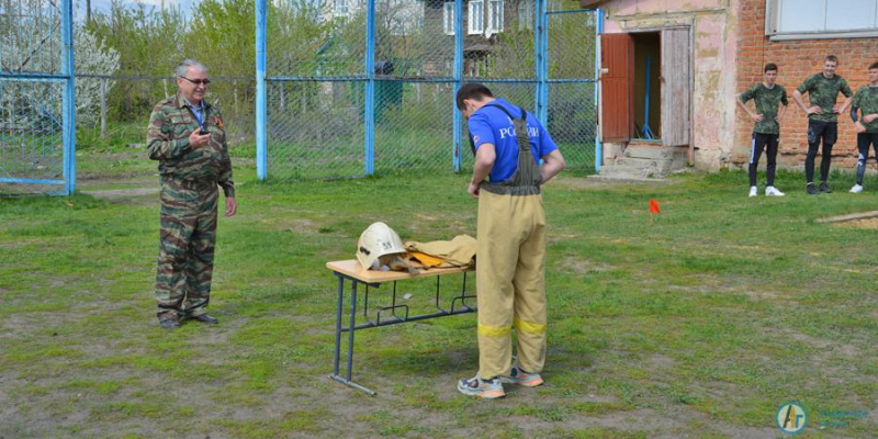 Школьникам показали военную технику изнутри