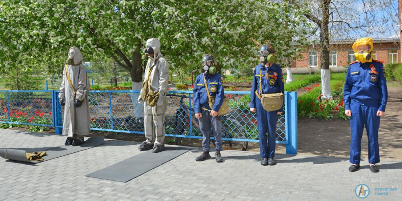 Школьникам показали военную технику изнутри