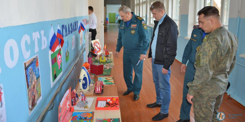 Школьникам показали военную технику изнутри