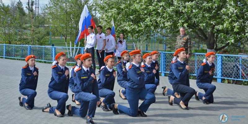 Школьникам показали военную технику изнутри