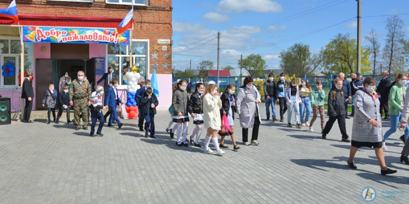 Школьникам показали военную технику изнутри