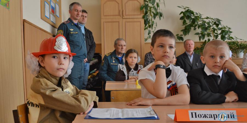 Школьникам показали военную технику изнутри