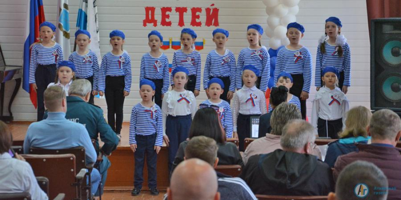 Школьникам показали военную технику изнутри