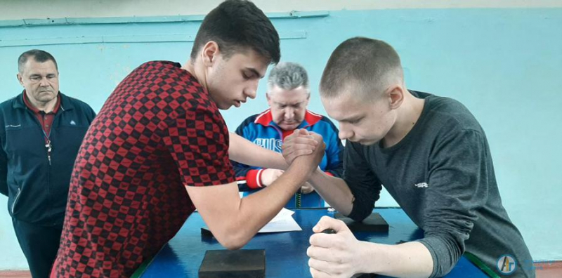 Сильнейшие богатыри учатся в Аткарском колледже