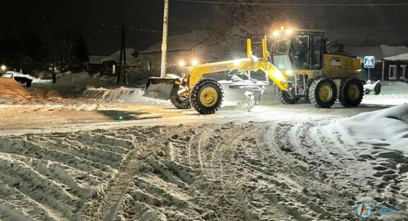 Снегоуборочная техника в ночь вышла на улицы Аткарска