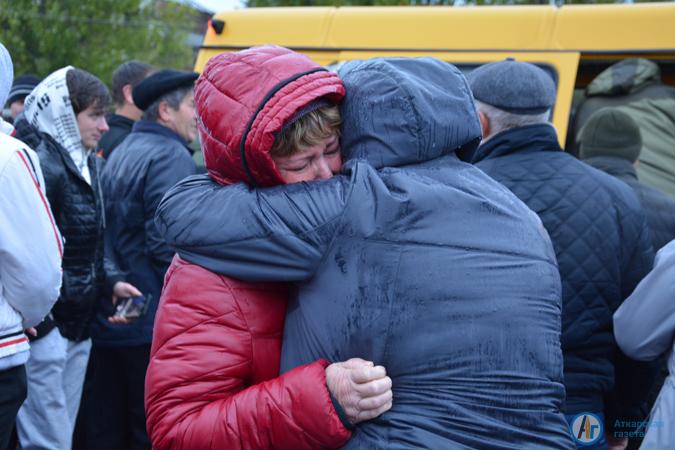 Сотни аткарчан провожали мобилизованных на площади Гагарина