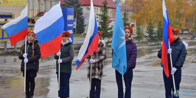 Сотни аткарчан провожали мобилизованных на площади Гагарина