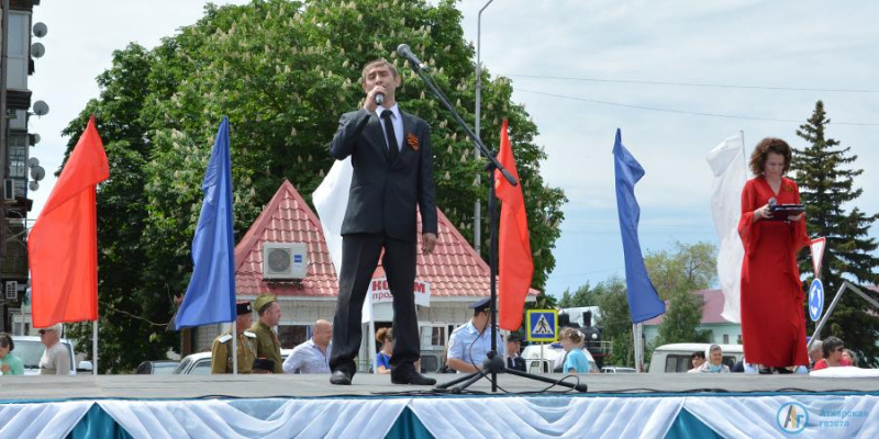 Сотни аткарчан встречали на вокзале ретро-поезд Победы