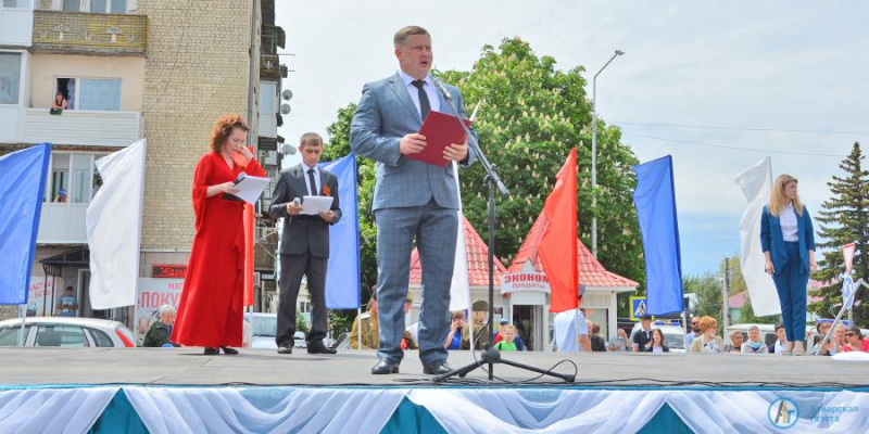 Сотни аткарчан встречали на вокзале ретро-поезд Победы