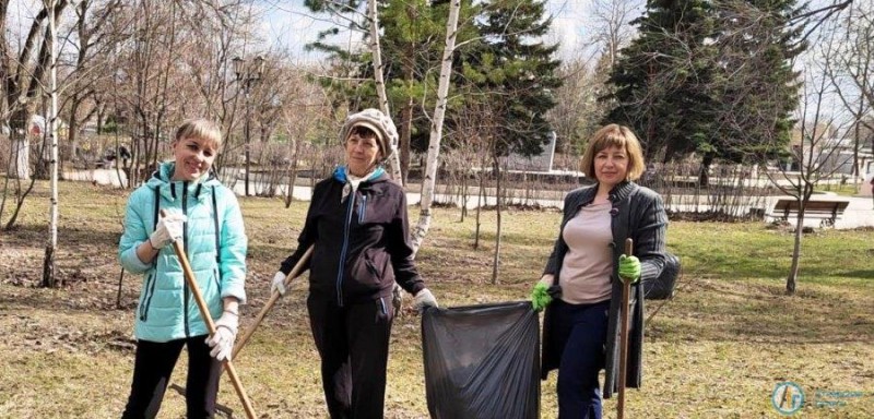 Сотни человек в Аткарске вышли сегодня на субботник