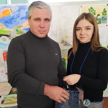 Сотрудники КЦСОН поздравили ветеранов с Днем защитника отечества