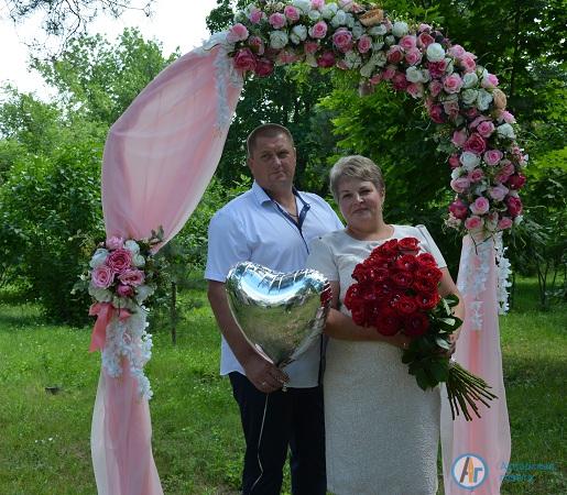 Супруги Захарченко в городском парке отметили серебряную свадьбу