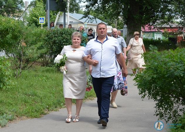 Супруги Захарченко в городском парке отметили серебряную свадьбу