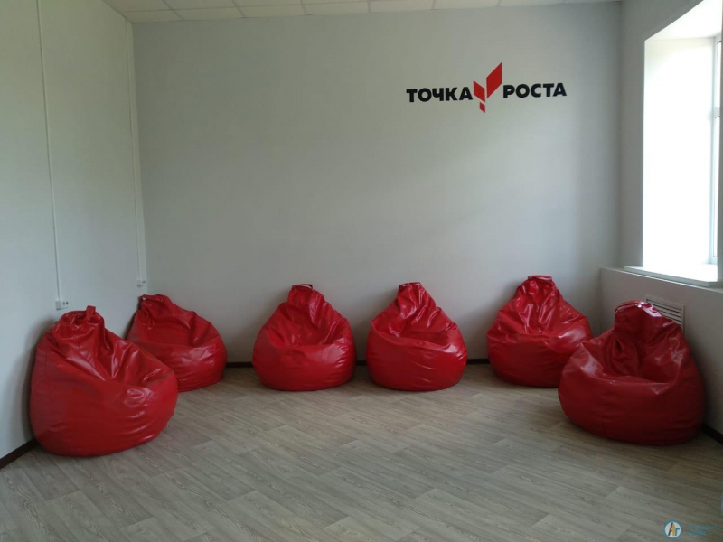 "Точку роста" в Даниловке оснастили новой мебелью