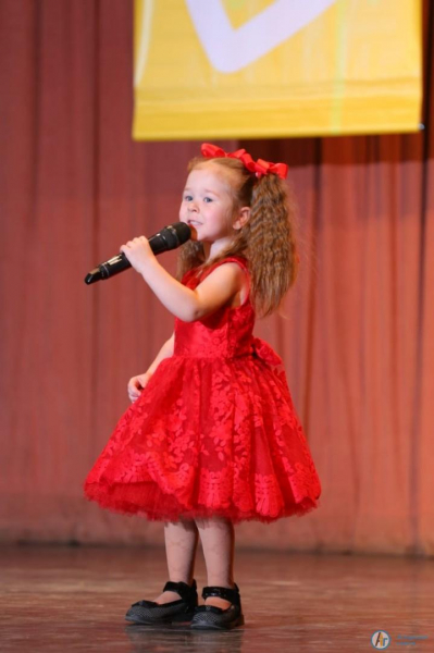 Трехлетняя аткарчанка победила во Всероссийском вокальном конкурсе