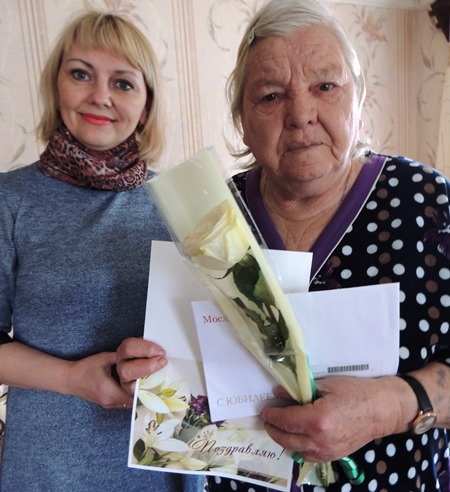 Труженицу тыла Пелагею Дмитриеву с 90-летием поздравил глава государства