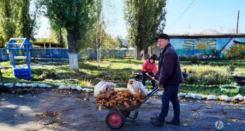 Тысяча аткарчан вышли на общерайонный осенний субботник