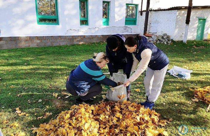 Тысяча аткарчан вышли на общерайонный осенний субботник