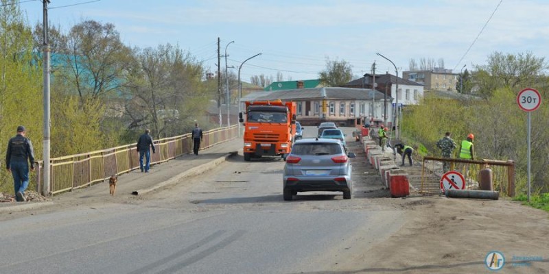 У моста через Аткару установили светофоры 