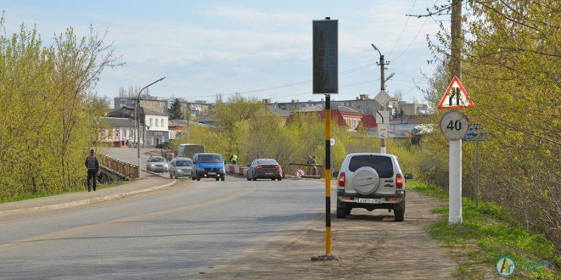 У моста через Аткару установили светофоры 