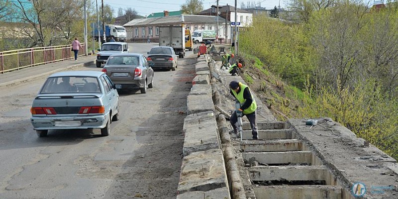 У моста через Аткару установили светофоры 