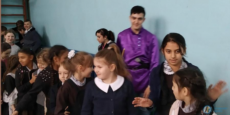 Учащиеся школы №6 познакомились со старинной забавой «Потяг»