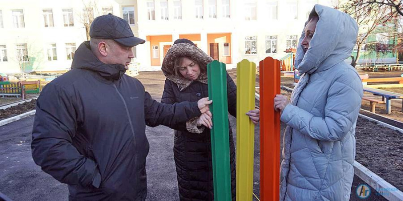 В Аткарске благоустроили территорию двух детских садов