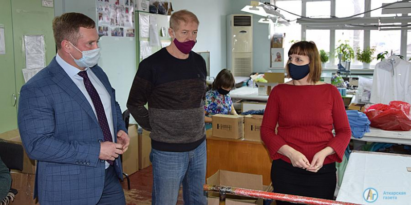 В Аткарске ежедневно выпускают 800 защитных масок