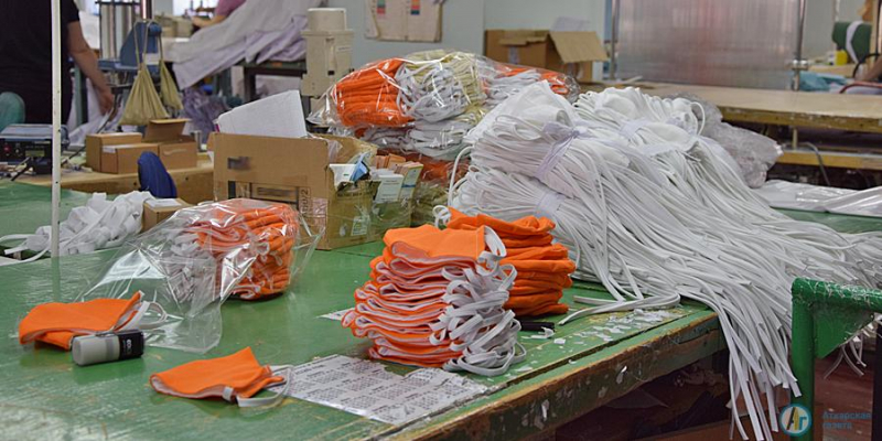 В Аткарске ежедневно выпускают 800 защитных масок