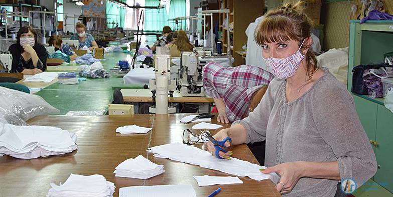 В Аткарске ежедневно выпускают 800 защитных масок