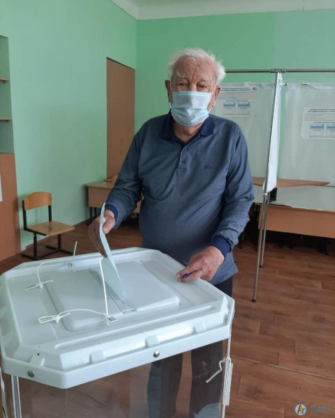 В Аткарске фронтовики голосуют за поправки в Конституцию