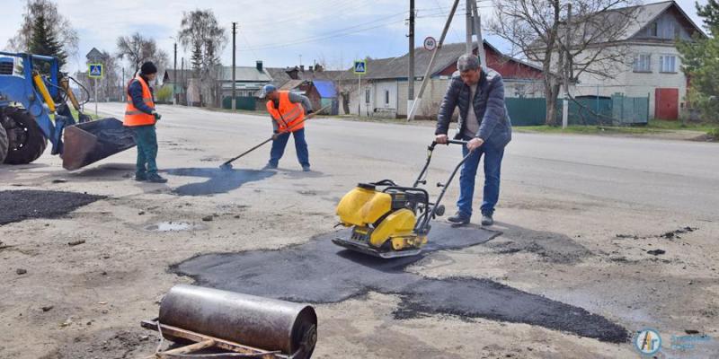 В Аткарске начался ямочный ремонт дорог