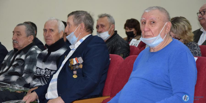 В Аткарске наградили 13 ликвидаторов аварии на Чернобыльской АЭС 
