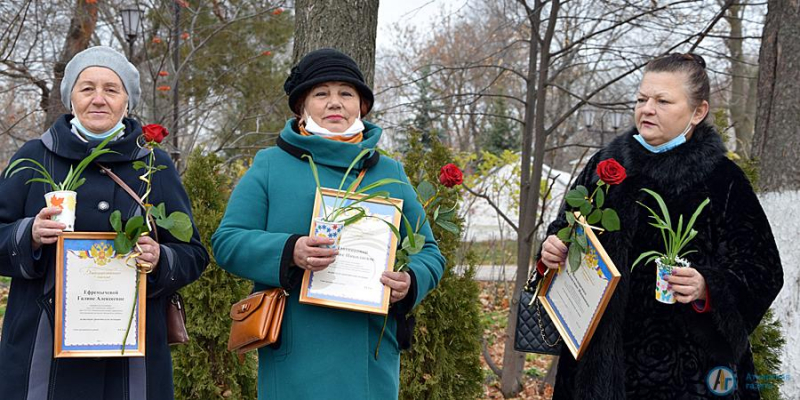 В Аткарске наградили активистов «Бабушкиного патруля»