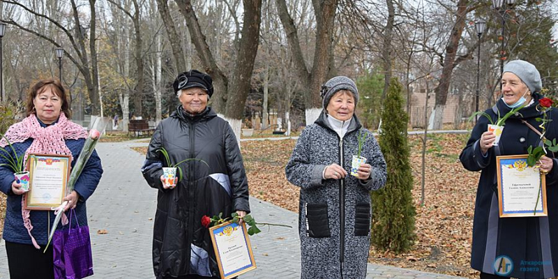 В Аткарске наградили активистов «Бабушкиного патруля»