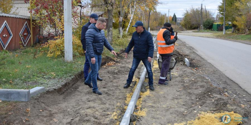 В Аткарске народные тропы превращаются в обустроенные тротуары