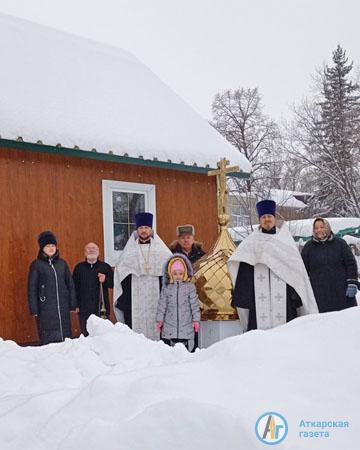 В Аткарске освятили купол и крест нового храма 