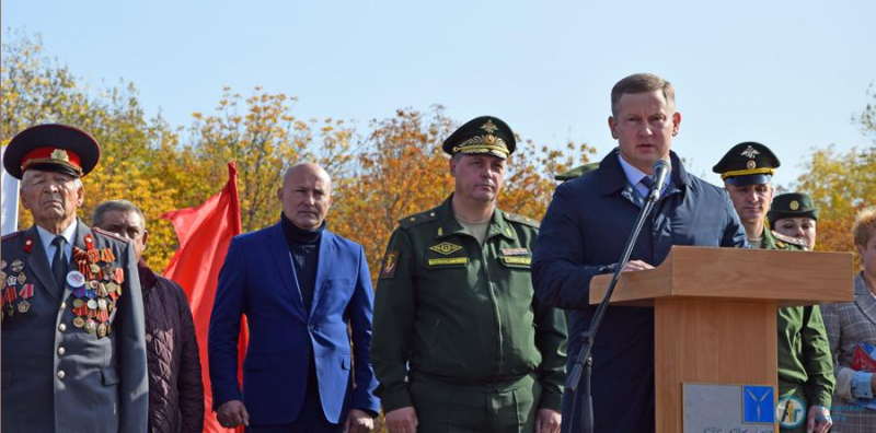 В Аткарске открыли памятник воинам-ракетчикам