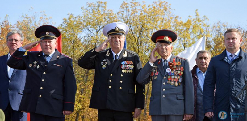 В Аткарске открыли памятник воинам-ракетчикам