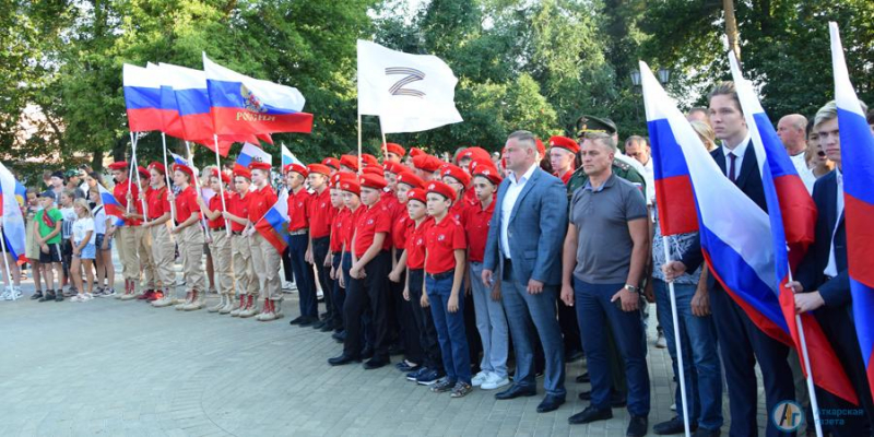 В Аткарске отпраздновали День российского флага