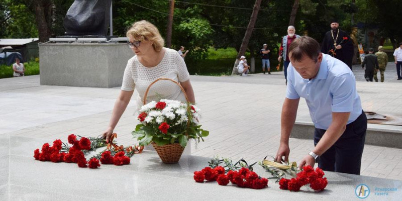 В Аткарске память павших в годы войны почтили минутой молчания 