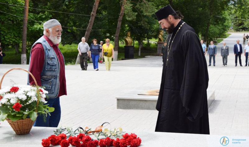 В Аткарске память павших в годы войны почтили минутой молчания 