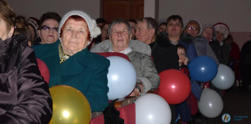 В Аткарске поздравили с 8 марта прекрасных и милых дам