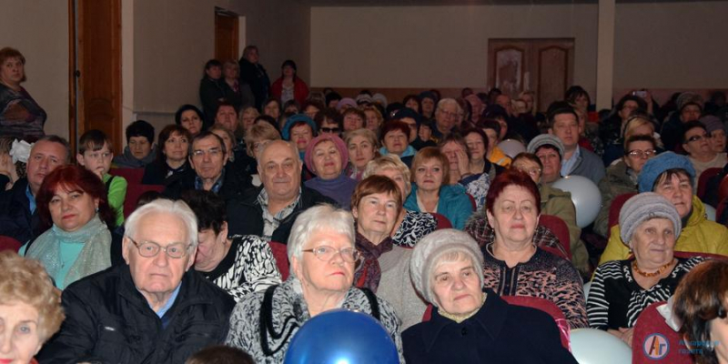 В Аткарске поздравили с 8 марта прекрасных и милых дам