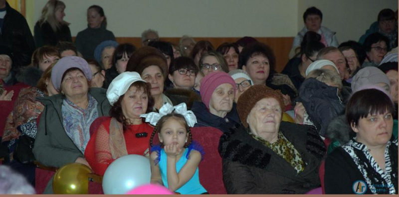 В Аткарске поздравили с 8 марта прекрасных и милых дам