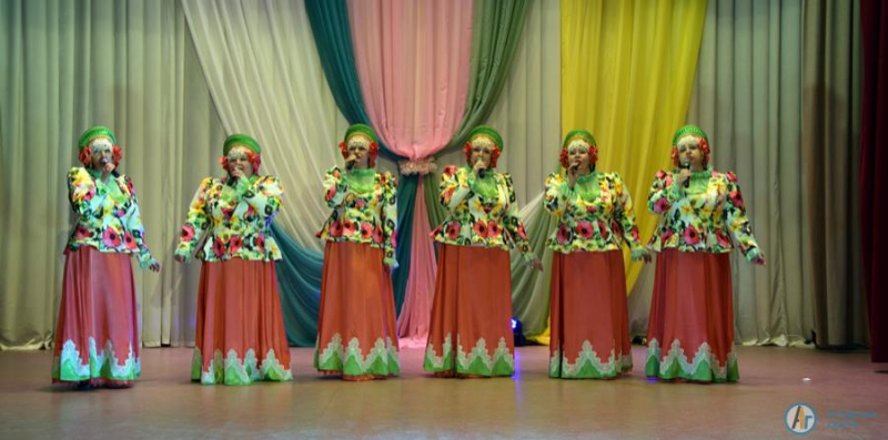 В Аткарске поздравили с 8 марта прекрасных и милых дам