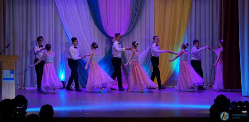 В Аткарске поздравили с 8 марта прекрасных и милых дам